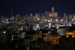 منظر عام لبيروت بعد دخول اتفاق وقف إطلاق النار حيز التنفيذ (رويترز)