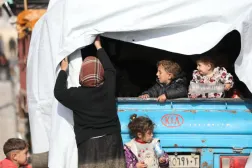 Displaced children who fled the Aleppo countryside, stand at the back of a truck in Tabqa, Syria December 4, 2024. REUTERS/Orhan Qereman P