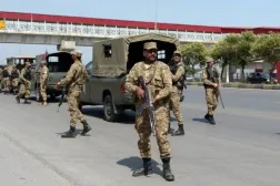 Pakistan askerleri başkent İslamabad'da Kırmızı Bölge'deki Yüksek Mahkeme önünde (Arşiv - Dolaşımda))