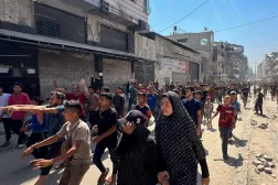 Palestinians protest against hunger and high prices, amid the Israeli blockade and offensive, in Gaza City, July 18, 2025. REUTERS/Ebrahim Hajjaj