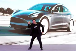 Elon Musk'ın firmasının hem hisseleri hem de itibarı son aylarda çakıldı (Reuters/Arşiv)
