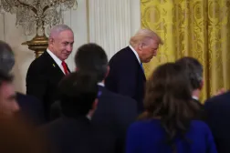 Washington'daki basın toplantısının ardından Trump ve Netanyahu (Reuters)