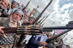 Protesters hold weapons, during a demonstration of predominantly Houthi supporters to condemn US strikes in Yemen, Sanaa, May 30, 2025. REUTERS/Adel Al Khader