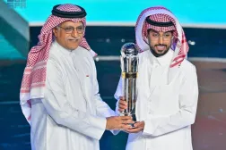 Saudi Arabia captain Salem Al-Dawsari receives his award from AFC President and FIFA Senior Vice President Shaikh Salman bin Ebrahim Al Khalifa. (SPA)