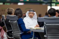 مهندس خالد الفالح در جلسه گفتوگو (الشرق الأوسط)