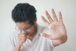 Hastayken egzersiz yapmak semptomları kötüleştirebilir ve hastalığın süresini uzatabilir. Bu durum özellikle ciddi enfeksiyonlar için geçerli (Unsplash)