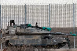 An Israeli tank stands on the Israeli side of the border with Gaza, in Israel, October 19, 2025. REUTERS/Amir Cohen 