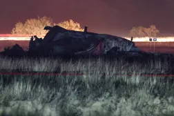 جانب من حطام طائرة الشحن العسكرية التركية من طراز «سي-130» في جورجيا (أ.ف.ب)