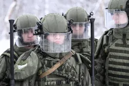 Rus askerleri mayın ve diğer patlayıcıların temizlenmesi tatbikatında (DPA)