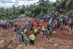 A handout photo made available by Indonesian National Search and Rescue Agency (BASARNAS) shows rescuers searching for survivors after a landslide hit a village in Cilacap, Indonesia, 14 November 2025. (EPA / BASARNAS / Handout) 