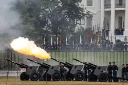 واحدهای نظامی وابسته به واشنگتن دی‌سی در حال انجام مانورهای آماده‌باش برای ورود ولیعهد سعودی در ۱۵ نوامبر (DPA)