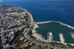 Suudi Arabistan'ın Suriye enerji sektörüne yönelik hibe programının ilk sevkiyatı Banias limanına yanaştı. (SANA)