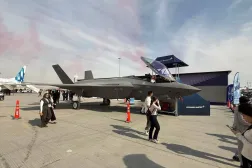  Lockheed Martin tarafından Dubai Airshow'da sergilenen F-35 savaş uçağı (Şarku’l Avsat)