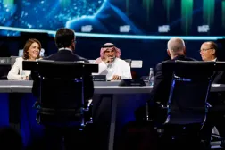 

یاسر الرمیان رئیس «صندوق سرمایه گذاری عمومی» در جلسه گفتگو در نشست «ابتکار عمل آینده سرمایه گذاری» در ریاض (رویترز)