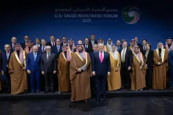 ABD-Suudi Arabistan Yatırım Forumu'na katılan büyük Amerikan şirketlerinin yöneticileri, Suudi Arabistan Başbakanı ve Veliaht Prensi Muhammed bin Selman ve ABD Başkanı Donald Trump ile birlikte hatıra fotoğrafı çekildi. (AFP)