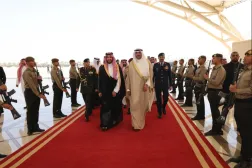 Prens Halid bin Selman, Kuveyt'e geldi ve Şeyh Abdullah el Sabah tarafından karşılandı, (KUNA)