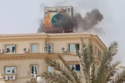 مقرّ «اخوان‌المسلمین» در قاهره، در تابستان سال ۲۰۱۳ در حال سوختن (گتی)