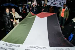 Paris'te binlerce kişi Filistinlilere destek gösterisi düzenledi (DPA)