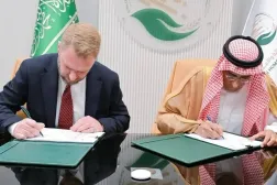 Operasyon ve Programlar Merkezi Genel Müdür Yardımcısı Mühendis Ahmed el-Baiz, dün Riyad'da programın imzalanması sırasında (SPA)