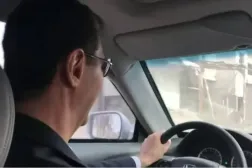 الأسد يقود سيارته في الفيديوهات التي بثتها قناة «العربية/ الحدث» (الشرق الأوسط)