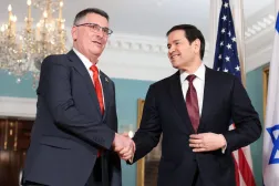 Marco Rubio ve İsrailli mevkidaşı Gideon Saar, Washington'daki ABD Dışişleri Bakanlığı merkezinde (AFP)