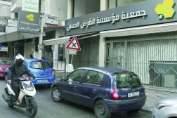 
أحد مباني مؤسسة «القرض الحسن» في الضاحية الجنوبية لبيروت (أ.ب)