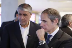 صورة نشرتها المنظمة الإيرانية للطاقة الذرية من لقاء رئيسها محمد إسلامي ومدير الوكالة الدولية للطاقة الذرية رافائيل غروسي في طهران منتصف الشهر الماضي