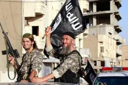 صورة أرشيفية لمقاتلين من «داعش» في الرقة بسوريا (رويترز)