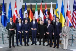 Rusya-Ukrayna savaşını sona erdirmek için Berlin'de bir araya gelen Avrupalı liderler aile fotoğrafı çektirdi (AFP)