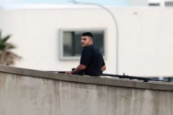 صورة نشرتها وسائل إعلام أسترالية لنافيد أكرم خلال الهجوم على شاطئ بوندي