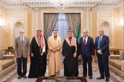 وزير الخارجية السعودي خلال استقباله رئيس مجلس أمناء وأعضاء مركز أكسفورد للدراسات الإسلامية (واس)