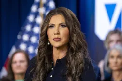 وزيرة الأمن الداخلي كريستي نويم (أرشيفية - أ.ب)