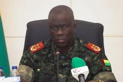 Gine-Bissau'nun geçici Cumhurbaşkanı General Horta Ntam, Bissau'da düzenlediği basın toplantısında (Reuters)