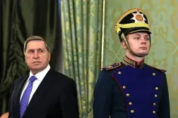 Rusya Devlet Başkanı Vladimir Putin'in Dış Politika Danışmanı Yuri Ushakov (solda), Kremlin'deki bir etkinliğe katılımı sırasında (DPA)