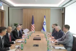 صورة نشرها وزير الخارجية الإسرائيلي جدعون ساعر على منصة «إكس» من محادثاته مع السيناتور ليندسي غراهام