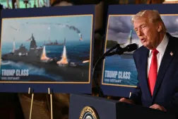 الرئيس الأميركي خلال مؤتمر صحافي من مقر إقامته في مارالاغو في ولاية فلوريدا يعلن إطلاق فئة جديدة من السفن الحربية التي ستحمل اسمه (أ.ف.ب)