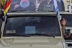 استعراض عسكري مؤخراً في شوارع محافظة السويداء رُفع خلاله العلم الإسرائيلي وصورة نتنياهو (مواقع)