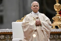  Pope Leo XIV arrives looks on as he performs the Christmas mass at St Peter's Basilica in the Vatican on December 25, 2025. (AFP) 