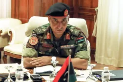 مصرع الفريق محمد الحداد أثار الكثير من التساؤلات داخل الشارع الليبي (أ.ف.ب)