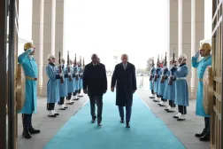 الرئيس التركي رجب طيب إردوغان خلال استقباله رئيس المجلس السيادي في السودان عبد الفتاح البرهان في أنقرة الخميس (الرئاسة التركية)