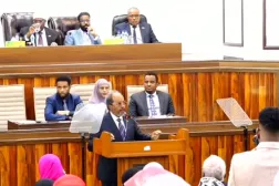 الرئيس الصومالي حسن شيخ محمود يتحدث أمام البرلمان (وكالة الأنباء الوطنية الصومالية)