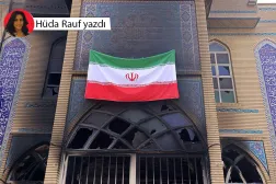  Son halk protestoları sırasında hasar gören Beheşti Cami’ndeki İran bayrağı, Tahran, 21 Ocak 2026 (AFP)