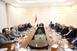 العليمي مجتمعاً في الرياض مع هيئة المستشارين (سبأ)