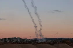 İsrail'in Demir Kubbe sistemi Lübnan'dan atılan roketleri önlüyor. (Reuters)