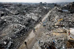 İsrail'in Gazze Şeridi'ne düzenlediği hava saldırılarının yol açtığı yıkımdan (Reuters)