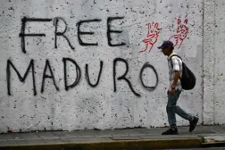 Devrik Venezuela Devlet Başkanı Nicolás Maduro'nun serbest bırakılmasını talep eden bir duvar resmi (AFP)