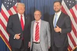 Bishara Bahbah, ABD Başkanı Donald Trump ve Başkan Yardımcısı JD Vance arasında (Bahbah'ın X hesabı)