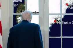 صورة نشرها البيت الأبيض لترمب وعينه على غرينلاند (إكس)