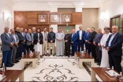 السفير السعودي محمد آل جابر لدى لقائه الوفد الجنوبي اليمني في الرياض الأسبوع الماضي (حسابه على منصة إكس)