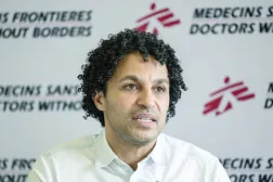 رئيس منظمة أطباء بلا حدود جاويد عبد المنعم (أ.ف.ب)